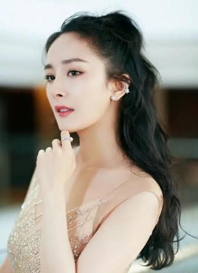  显脸|披肩发已经不流行了，今年这3种发型是真火，简单大方显脸小！