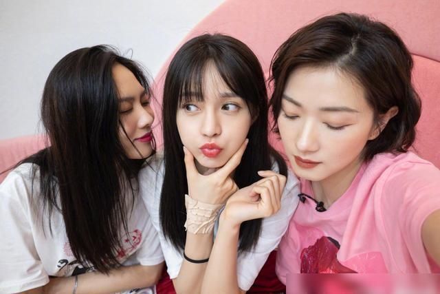  乘风破浪|《乘风破浪的姐姐》越来越难看，装嫩、假唱、炒作等注定高开低走