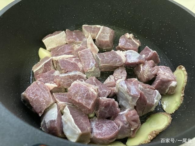 营养|秋天遇到这肉别手软,营养极高,炖一锅好吃到汤汁都不剩,太香了