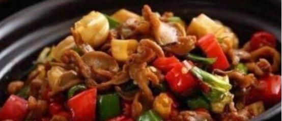  好吃|特色家常菜太好吃了，几道下饭硬菜，一桌美食，一家人一起吃