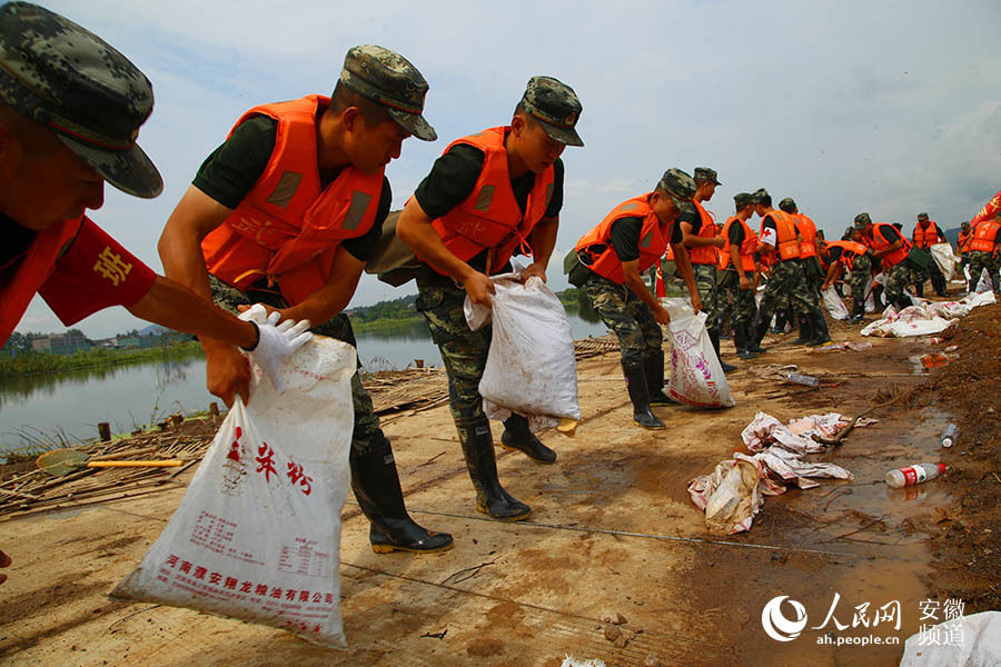 复兴|武警火速驰援枞阳复兴圩 高效排除一处坍塌险情