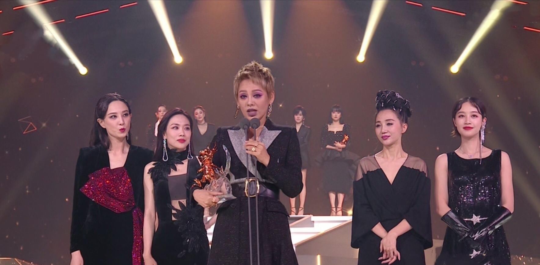  表演嘉宾|《浪姐》决赛成假唱之夜，嘉宾全部真唱，大量姐姐嘴型对不上