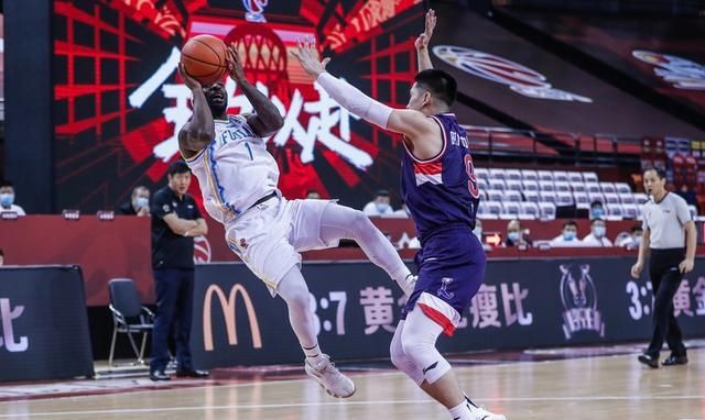  广州龙狮|超级外援35+12+12！CBA大黑马豪取5连胜 冲击总冠军有戏