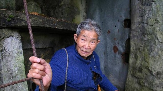 儿女|9旬孤寡老人，14年花26万为自己修墓，内藏机关暗器防盗墓贼