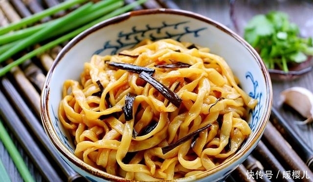 最简单|做面条,教您一招,香味独特的做法,简单、味道赞,吃完还想吃