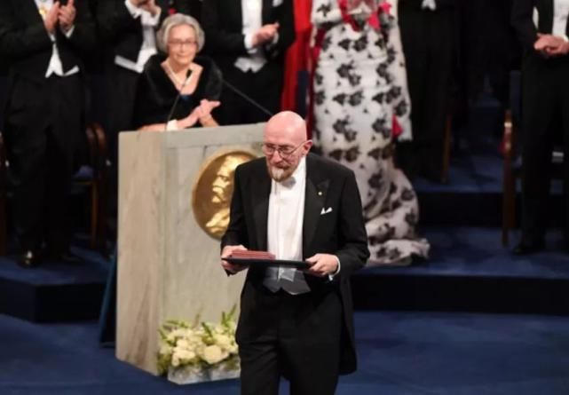 索恩|平行宇宙中的「星际穿越」