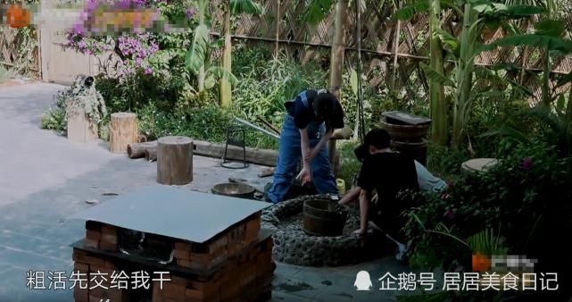  许光汉|《向往4》许光汉抢着洗藕！却因一举动“穿帮”？网友：装不了！