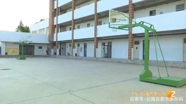 喜欢|“把我所学的、我的爱好传给喜欢的学生”陡普鲁小学里的拳击教练