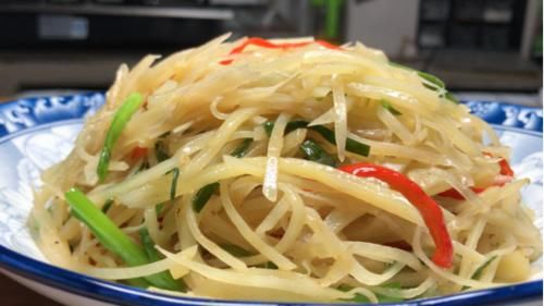  不粘锅|炒土豆丝时，先用水冲就错了！教你饭店大厨的诀窍，脆嫩不粘锅