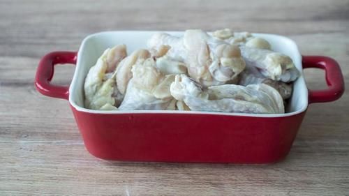  至少|最受欢迎的鸡翅做法，一口嫩滑一口酥香，至少两碗米饭打底，收藏