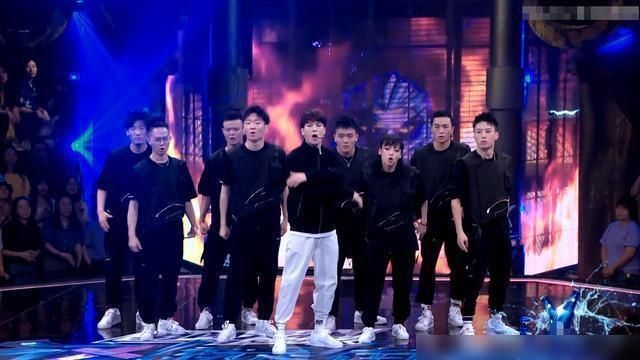  愁容|《街舞》王一博完虐张艺兴，张艺兴满脸愁容，仍强颜欢笑鼓励队员