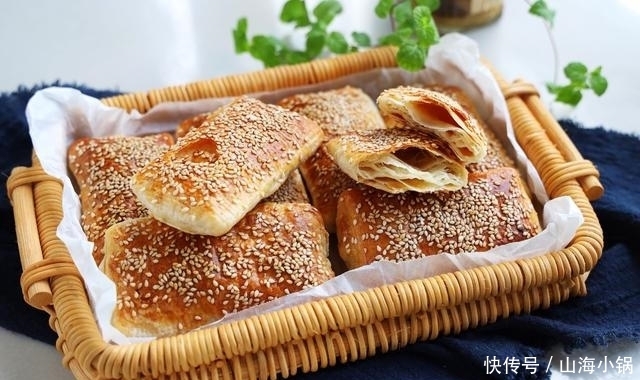 食材|家里有面粉试试新做法,层次多又酥脆,食材简单,做法一看就会