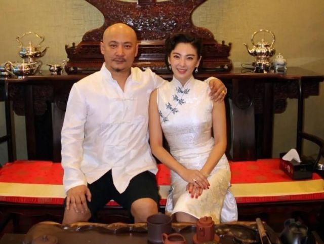  绮又|和余男相恋10年，娶张雨绮又离婚的他，如今55岁又恋上27岁网红？