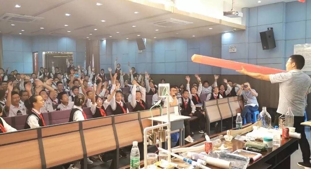 朱向阳|“纸杯留声机”的背后:大学物理老师离职办“创坊”,一群科普发烧友的盛世狂欢