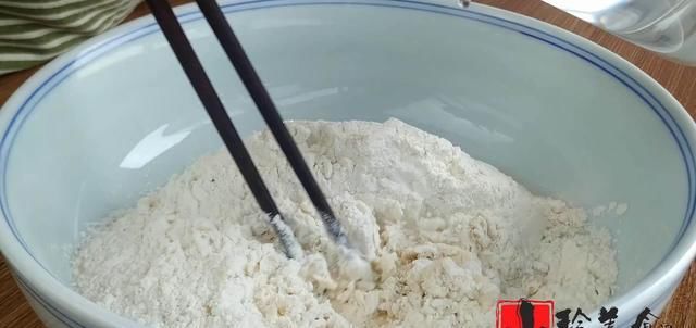  红糖|千层红糖酥饼家常做法，筷子一搅，层层酥脆，咬一口直掉渣，解馋