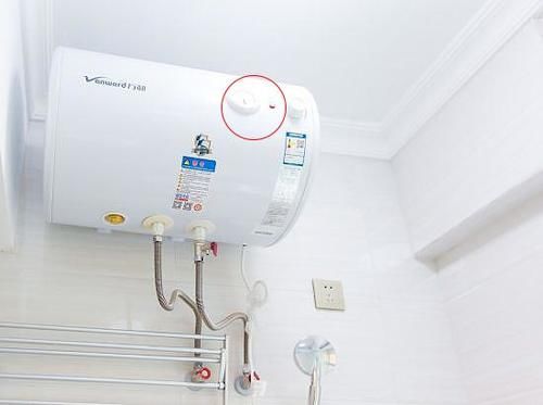  内胆|洗澡的时候热水器通电，“杂牌”内胆炸了，一家三口孩子人没了