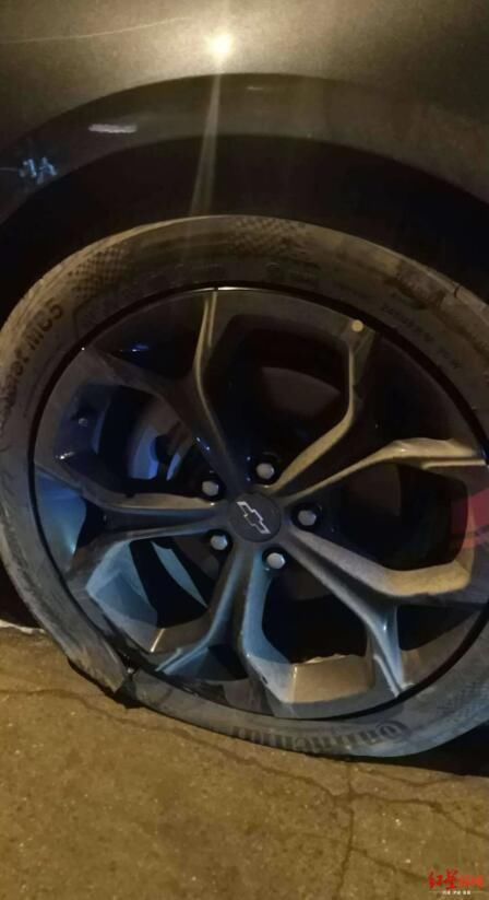 解决|一小时,同路段,多辆车爆胎!承建部门:路面受损,正协调解决