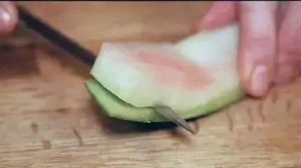  西瓜皮|西瓜皮千万不要扔，你想不到的7种妙用！