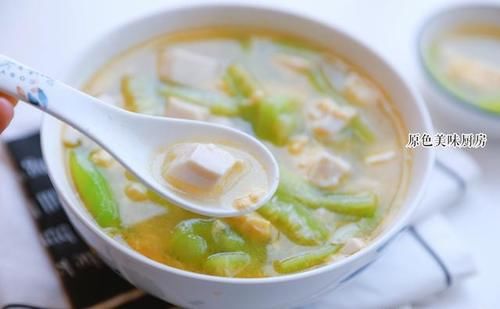  做法|丝瓜试试这种简单的做法，清爽鲜美又解暑，喝一碗还想来一碗