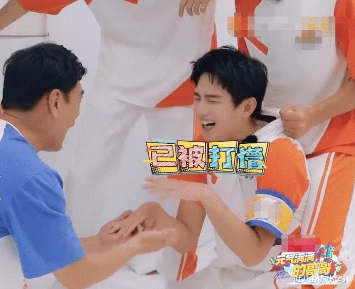  档综艺节目|《元气满满的哥哥》对战，王耀庆拍红杨洋手背，画面可怜又好笑