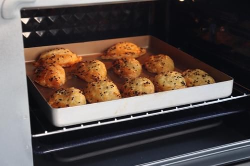 榴莲|芝士榴莲酥这么做,臭香的美味停不了口,要不要来一块的呢?