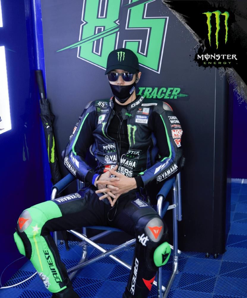  王一博|王一博摩托赛，意外飞出赛道，比赛仲裁出结果