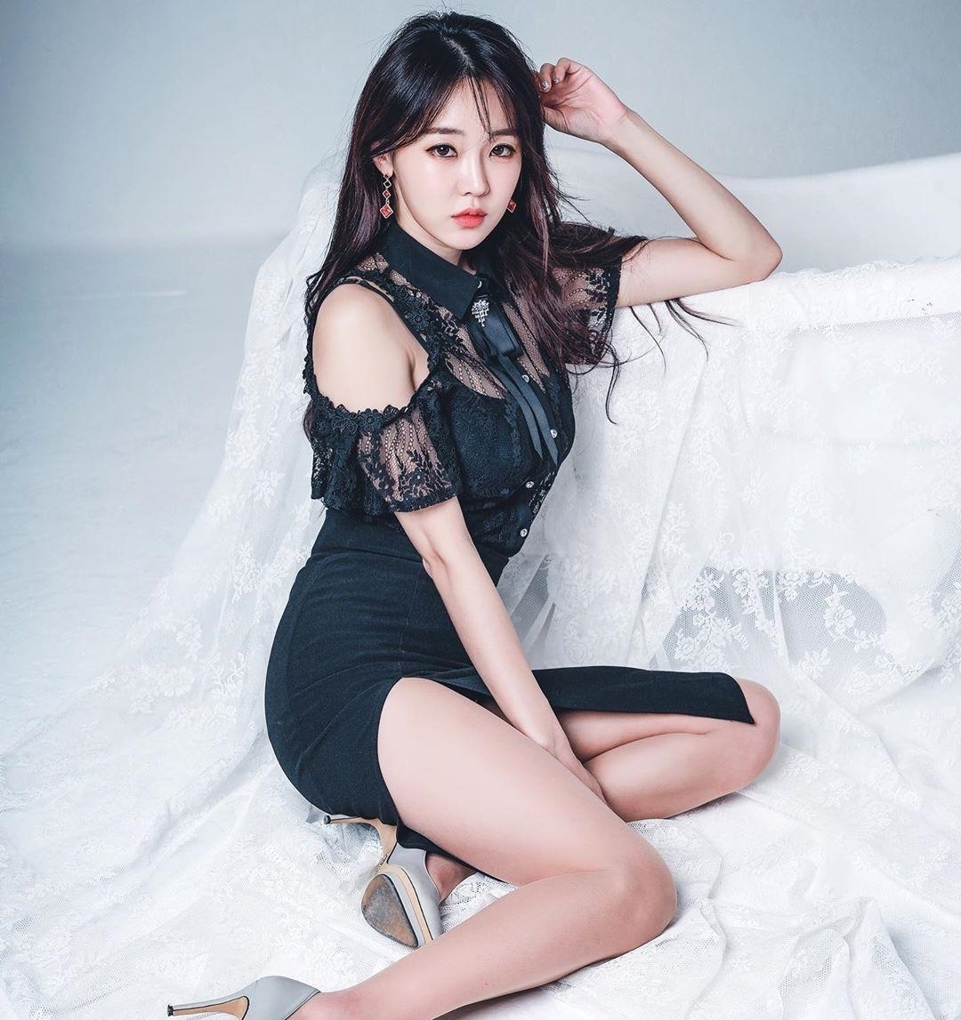 风格|清纯少女性感美腿,穿上丝袜短裙超美