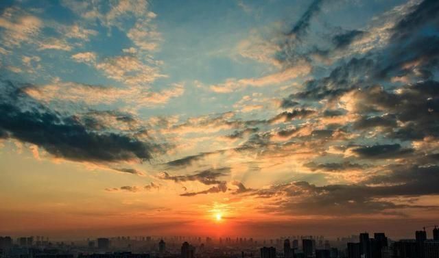 夜景|拍摄夜景照片不一定要晚上拍，这个时间也可以，而且画面更纯净