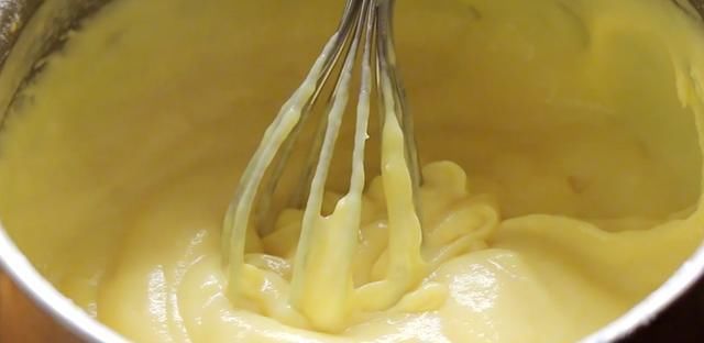  家庭版|家庭版蛋黄派，香甜绵软，奶香味浓郁，自己做无添加，孩子特爱吃