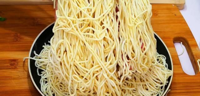 赶快|煮面条时，牢记“这3点”，面条又香又有嚼劲，看后赶快告诉家长