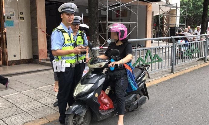 风采|创城风采文明城市的守护者——叠彩交警杨宗刚