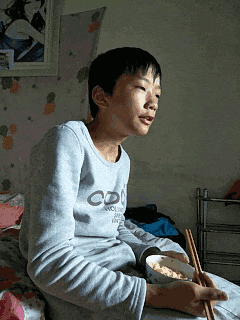  GIF|搞笑GIF：你这脚有毒吧！