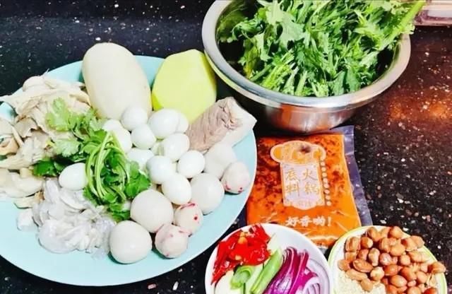  可口|自制麻辣香锅（教你一道鲜爽可口、好吃过瘾的地道美食）。