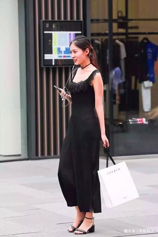 凉鞋|潮流新风尚,美丽姑娘搭配低跟凉鞋,让人感受到优雅大方的个性