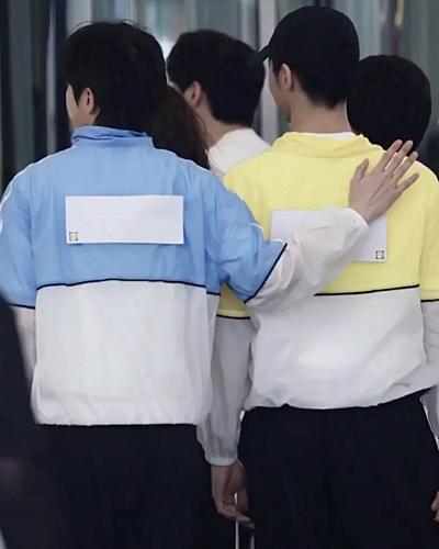  友谊|有种“友谊”叫蔡徐坤陈立农，即便不在一个队，走路都要牵着手