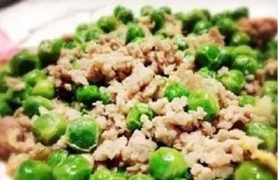  土豆|美食精选：土豆红烧肉，肉末豌豆，石烹瓦罐豆腐，焦熘鱼段的做法