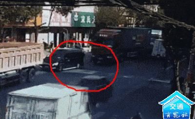  大车司机|悲剧 | 潮汕某路段发生车祸，一人倒在车轮底下.