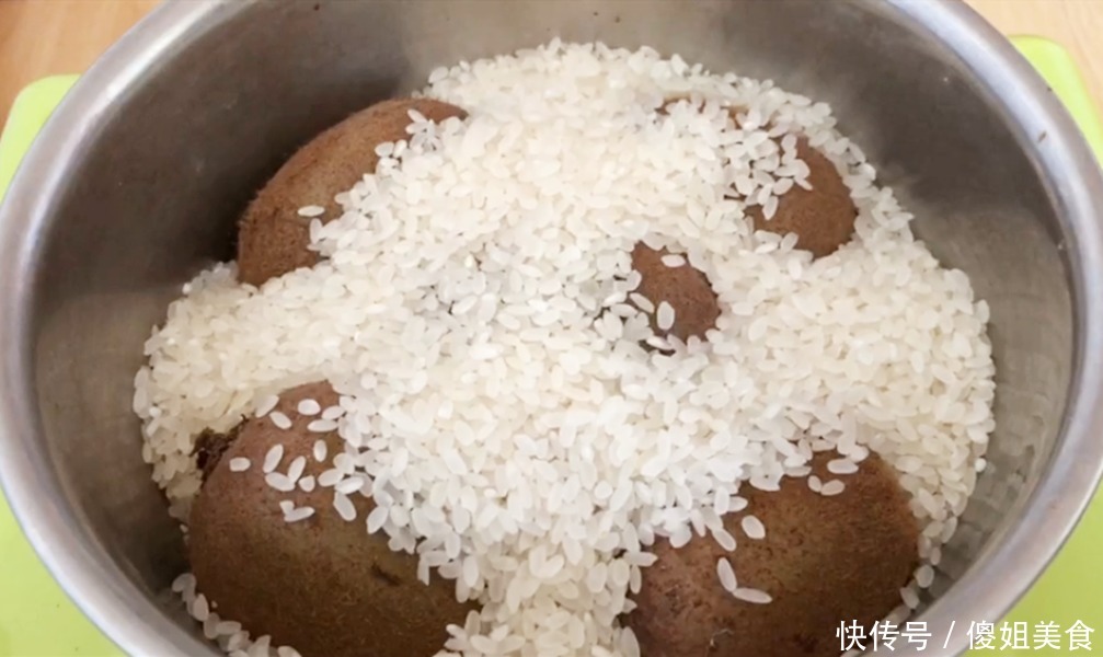 聪明|把猕猴桃放锅里蒸2分钟,太聪明了,用途拿钱难买,早明白就好了