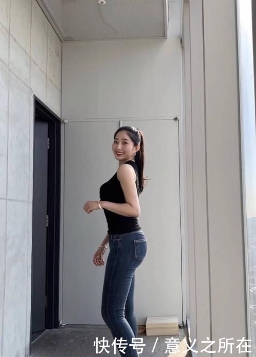 T恤|简单的T恤搭配九分裤，却给人不一样的个性风格