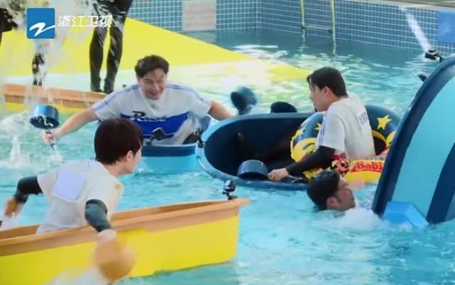  南遮|上跑男不允许染发？周震南遮金发的方式亮了，掉水里那刻笑出猪叫