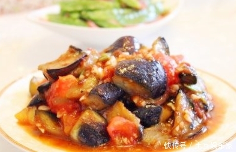  真香|2个茄子加3个西红柿，下锅炒一炒特下饭，我家一周吃5次，真香