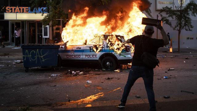 当场|美国联邦调查局给芝加哥32家黑帮“开会”:警察将当场开枪射击