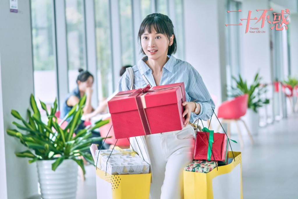 饰演|看了《二十不惑》领衔名单，再看关晓彤戏份，卜冠今才是女主吧！