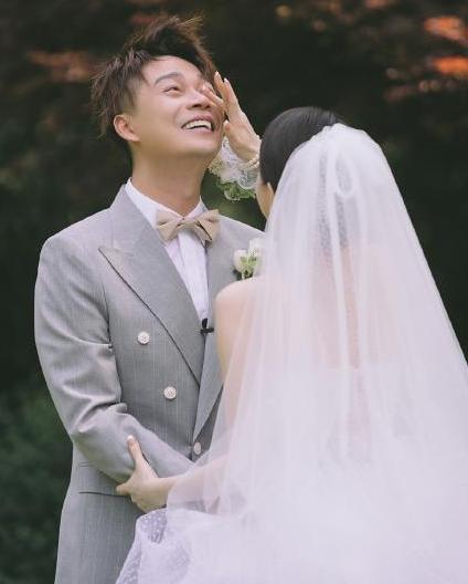 实力|浙江台主持人沈涛婚礼现场曝光!妻子首露真容,颜值不输王牌女郎