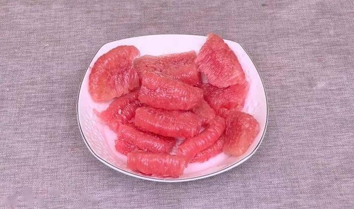 更新|还觉得柚子难剥?是时候更新你的剥柚子技巧了!