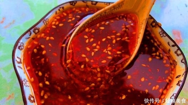 热油|炸辣椒油,只浇热油就“废”了,多加这1步,辣油香辣红亮特解馋