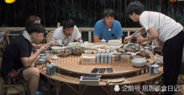  百香果|《向往4》黄磊百香果鱼真的好吃吗？看清桌上剩菜，网友：懒得装！