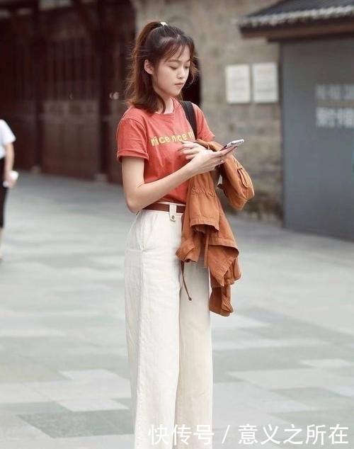 T恤|简单的T恤搭配九分裤，却给人不一样的个性风格