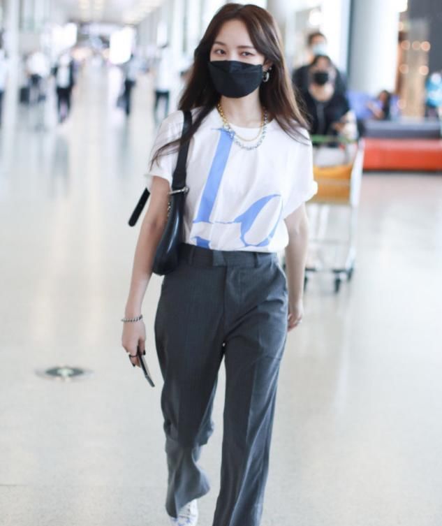  出彩|中年女人如何保持活力年轻感？生活中做到“四不穿”，就会很出彩