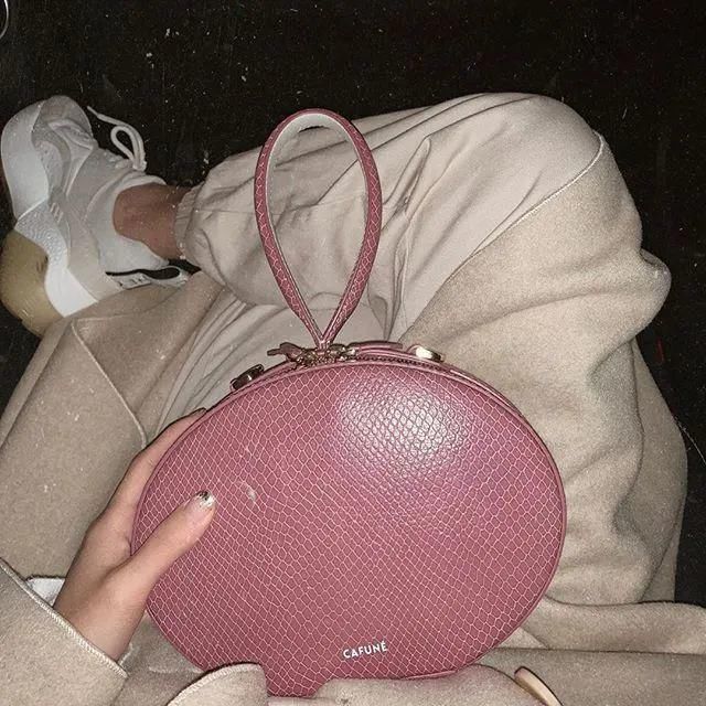  大牌|如果你有5000块，是攒钱买大牌包还是买小众品牌？